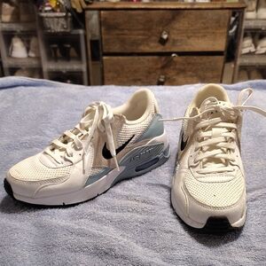 Nike Air Max Cream and Gray Sneakers